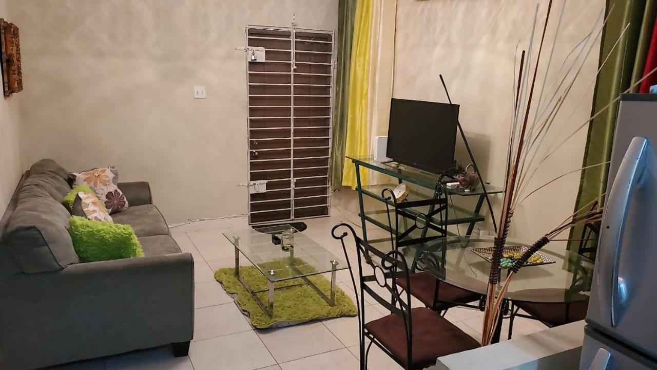 #1 Jacaranda Vacation Home Spanish Town Экстерьер фото
