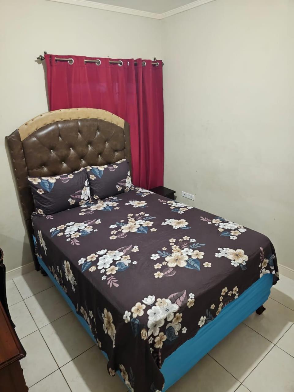 #1 Jacaranda Vacation Home Spanish Town Экстерьер фото